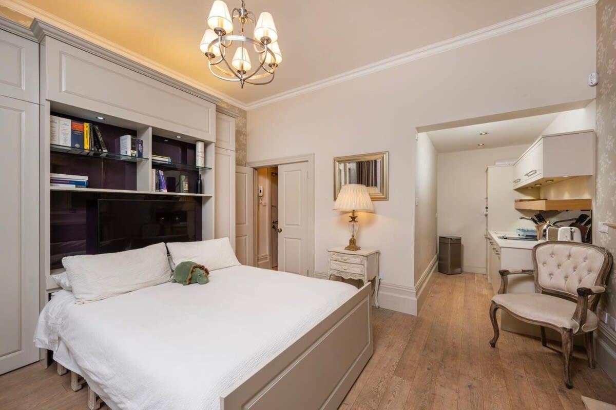 Charming Chelsea Studio Your Cozy Urban Retreat Londen Buitenkant foto