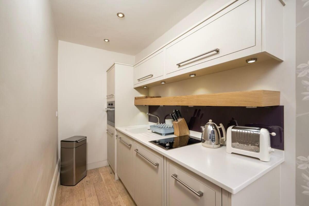 Charming Chelsea Studio Your Cozy Urban Retreat Londen Buitenkant foto